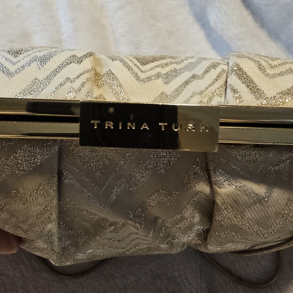 Trina Turk Metallic Gold Chevron Vintage Style Evening Bag Clutch With Chain - Picture 4 of 6